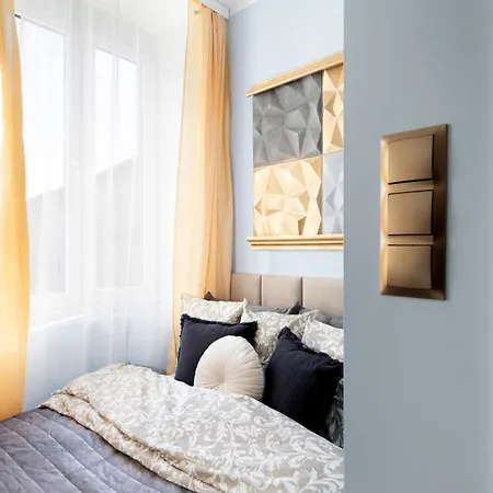 Golden Apartment *